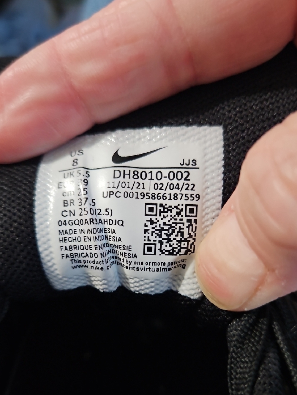 Nike Women’s Air Max Sneakers - Black & White - Picture 7 of 7